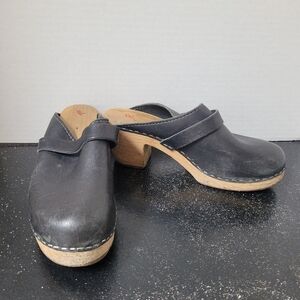 Stylish Black Leather Clogs